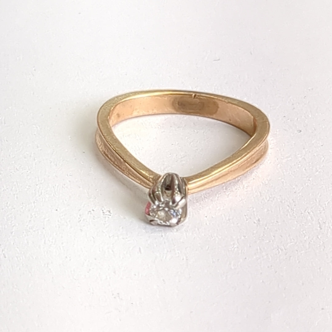SOLITARIO ORO 14 K 2.7 GRMS (SEMINUEVO)