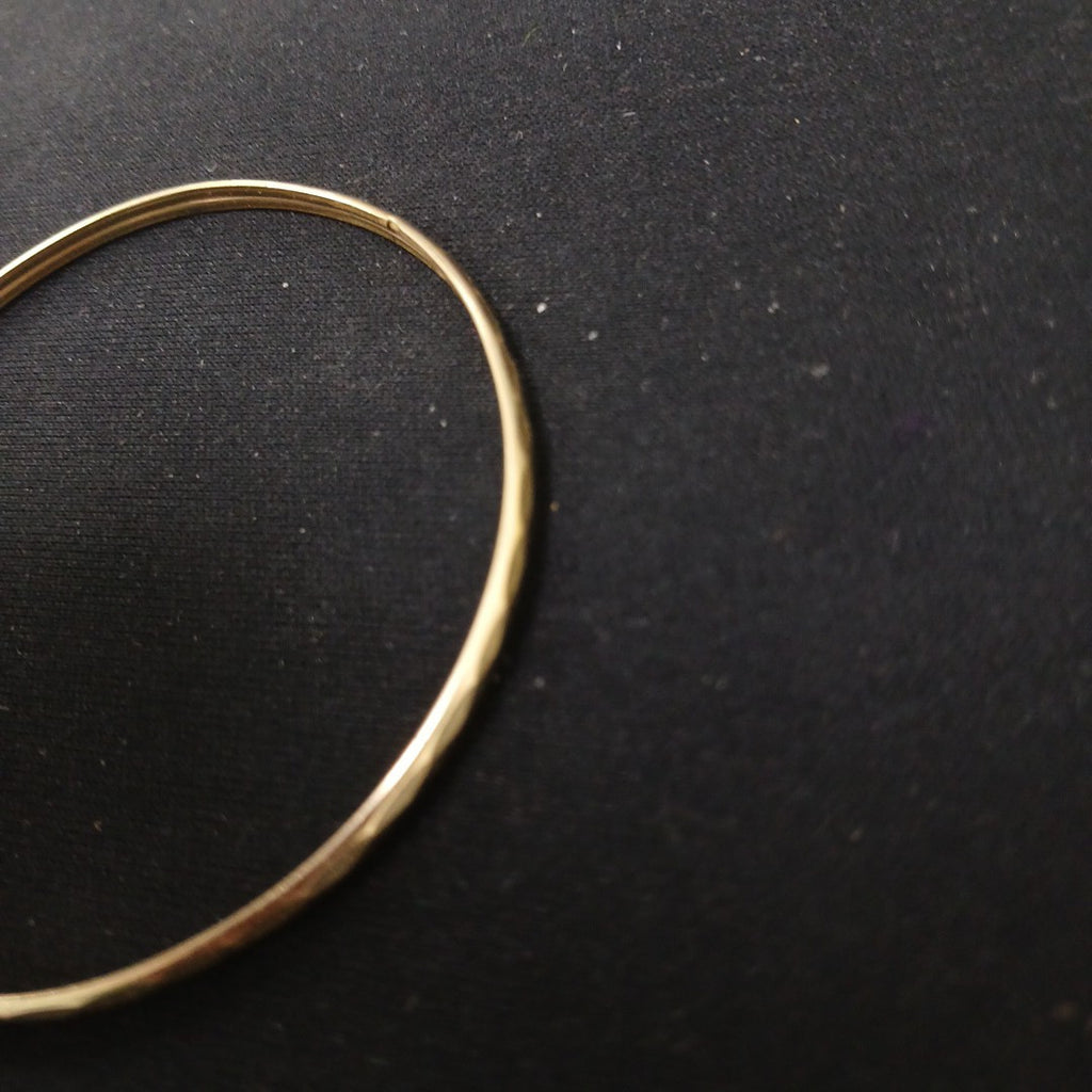 PULSERA RIGIDA ORO 14 K 3.8 GRMS (SEMINUEVO)
