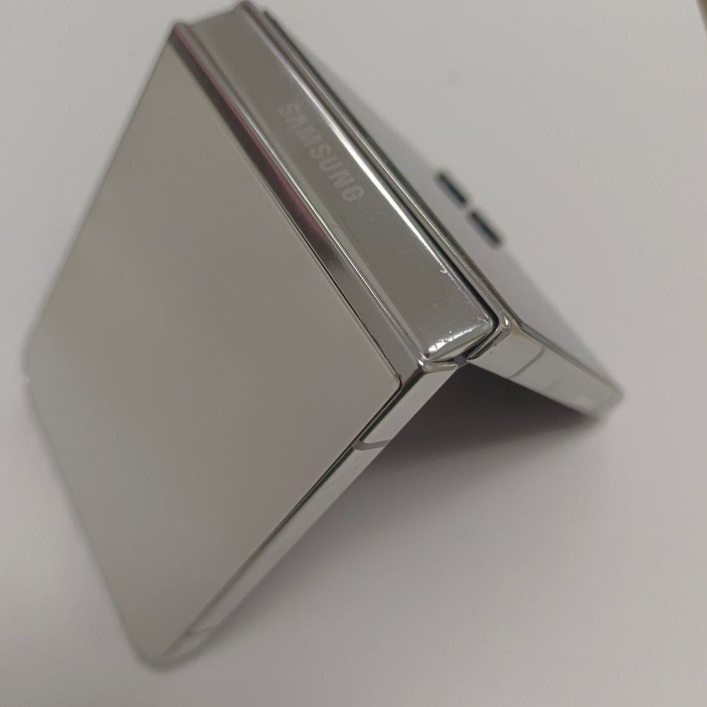 CELULAR SAMSUNG GALAXY Z FLIP 5 SM-F731B (2023) 256 GB 8 GB RAM (SEMINUEVO)