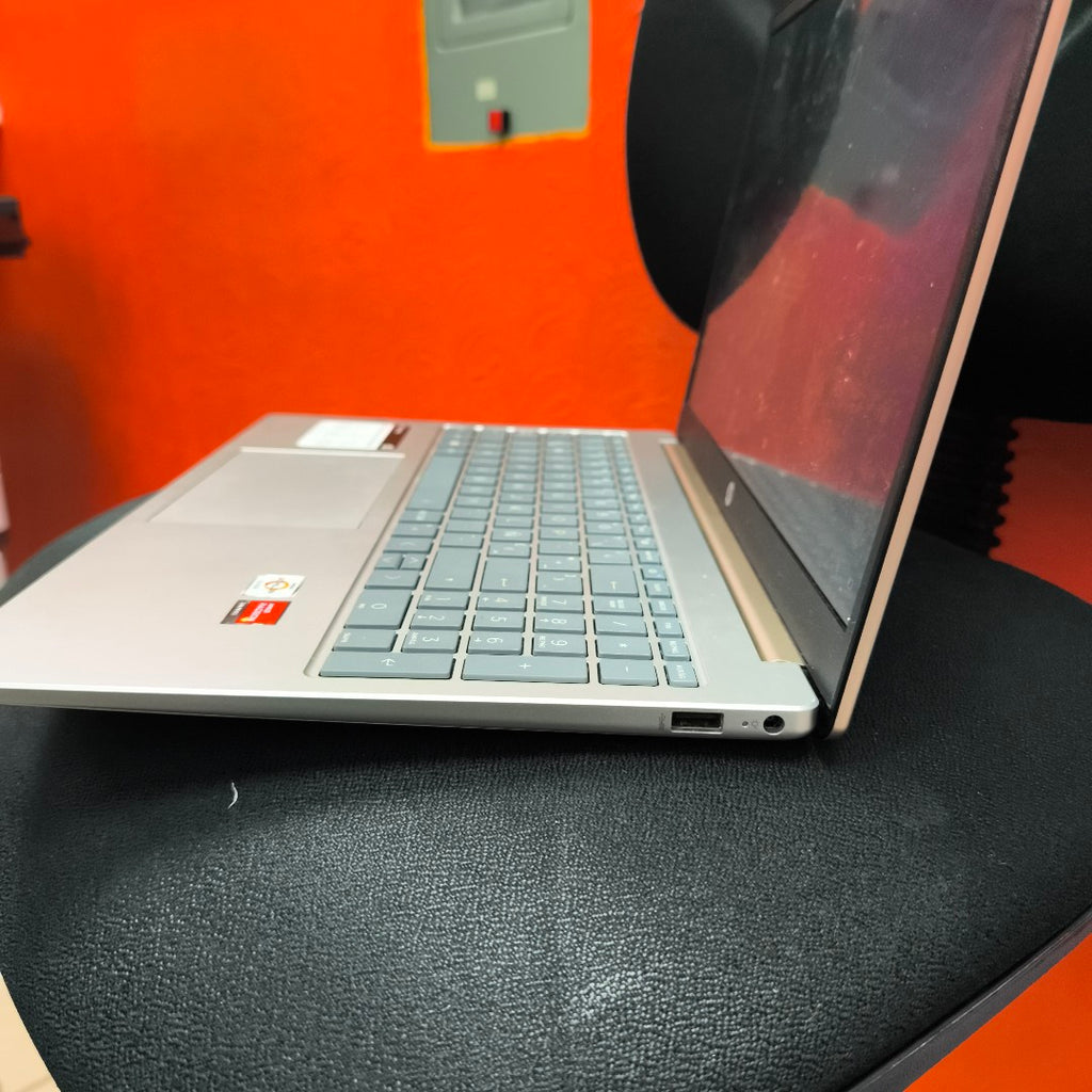 LAPTOP HP 15-FC0003LA (2023) 256 GB SSD 8 GB RAM (SEMINUEVO)