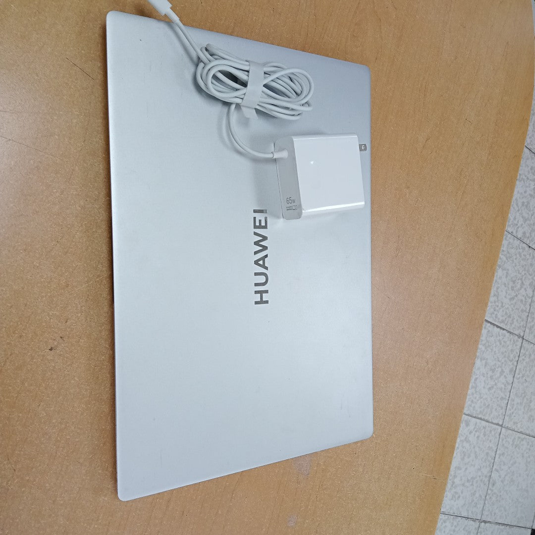 LAPTOP HUAWEI MATEBOOK D16 MCLF-X (2024) 512 GB SSD 8 GB RAM (SEMINUEVO)