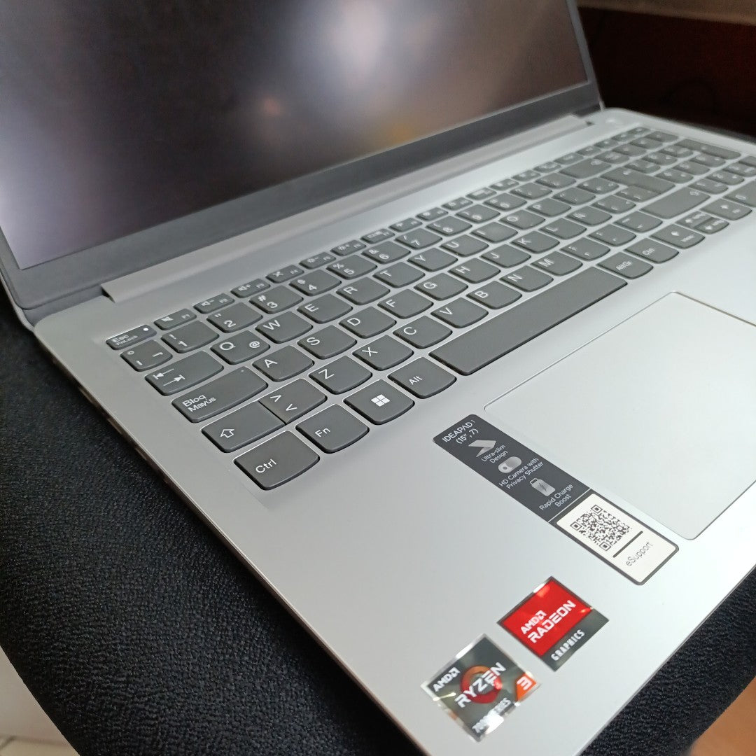 LAPTOP LENOVO IDEAPAD 1 15AMN7 (2024) 256 GB SSD 8 GB RAM (SEMINUEVO)