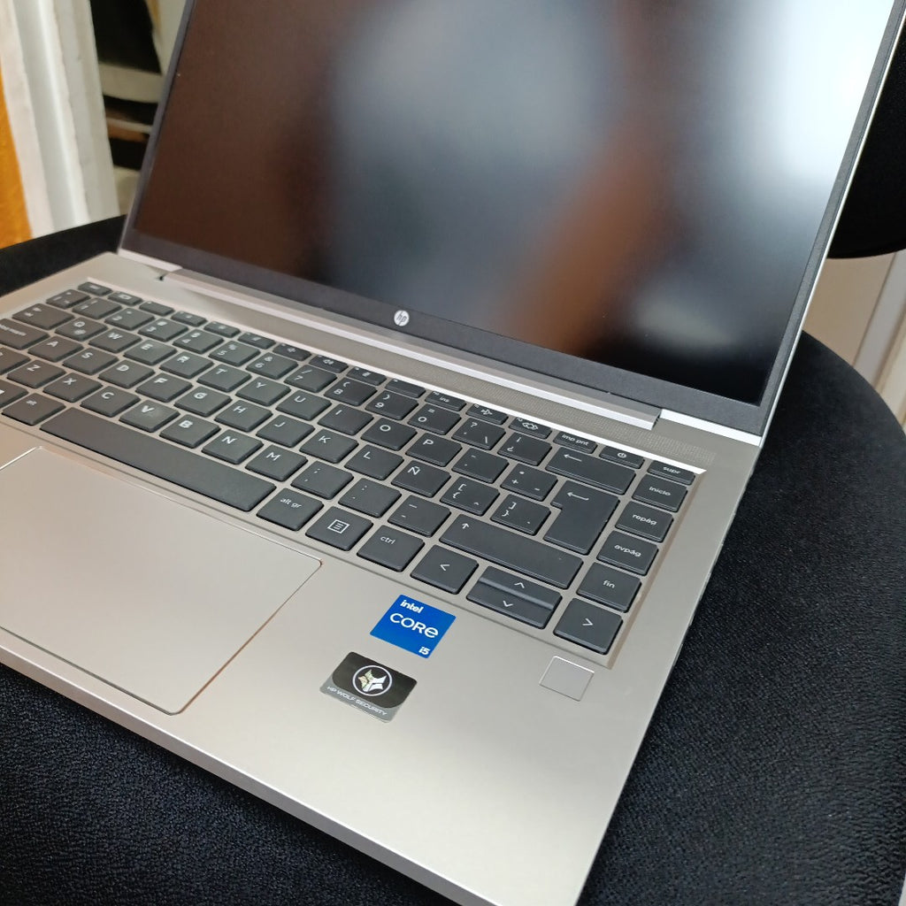 LAPTOP HP PROBOOK 440 G9 (2023) 512 GB SSD 16 GB RAM (SEMINUEVO)