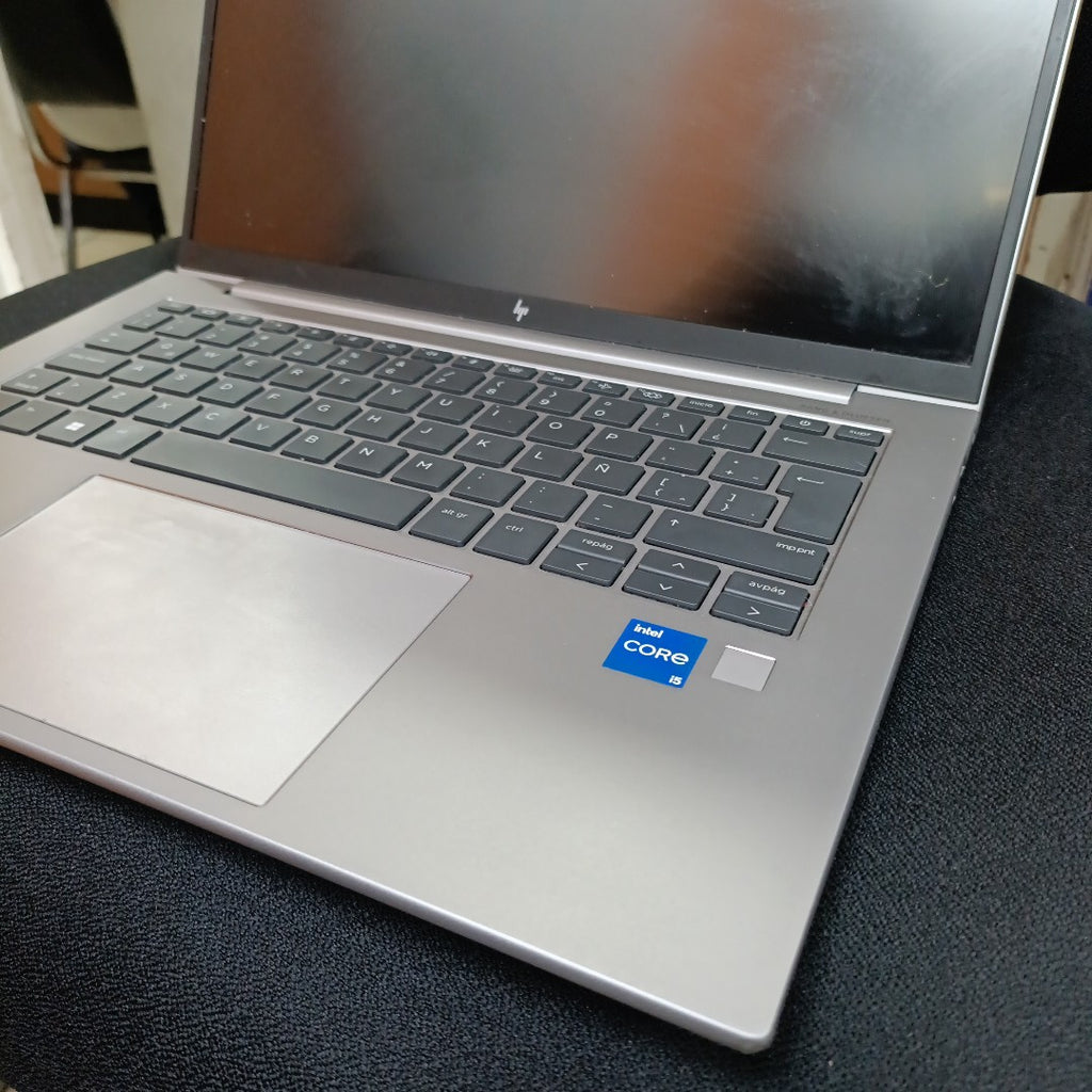 LAPTOP HP ZBOOK FIREFLY 14 G10 (2024) 256 GB SSD 16 GB RAM (SEMINUEVO)
