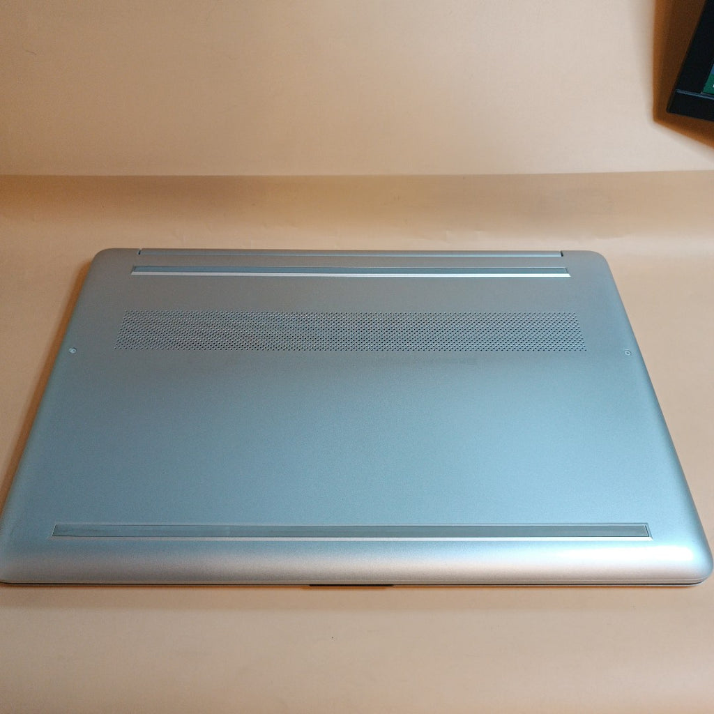 LAPTOP HP 15-EF2518LA (2023) 256 GB SSD 12 GB RAM (SEMINUEVO)