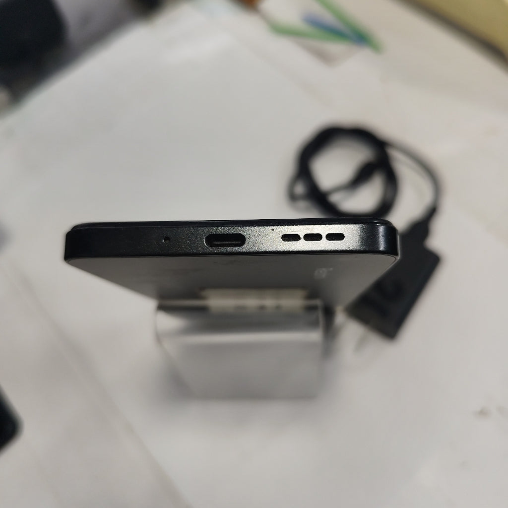 CELULAR XIAOMI REDMI 13C 23100RN82L (2023) 256 GB 8 GB RAM (SEMINUEVO)