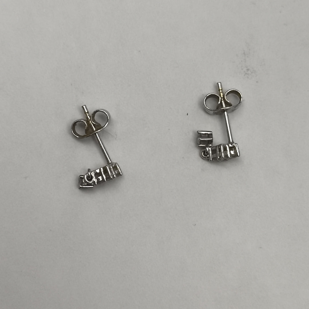 ARETES PAR ORO BLANCO 18 K 0,90 GRMS (SEMINUEVO)