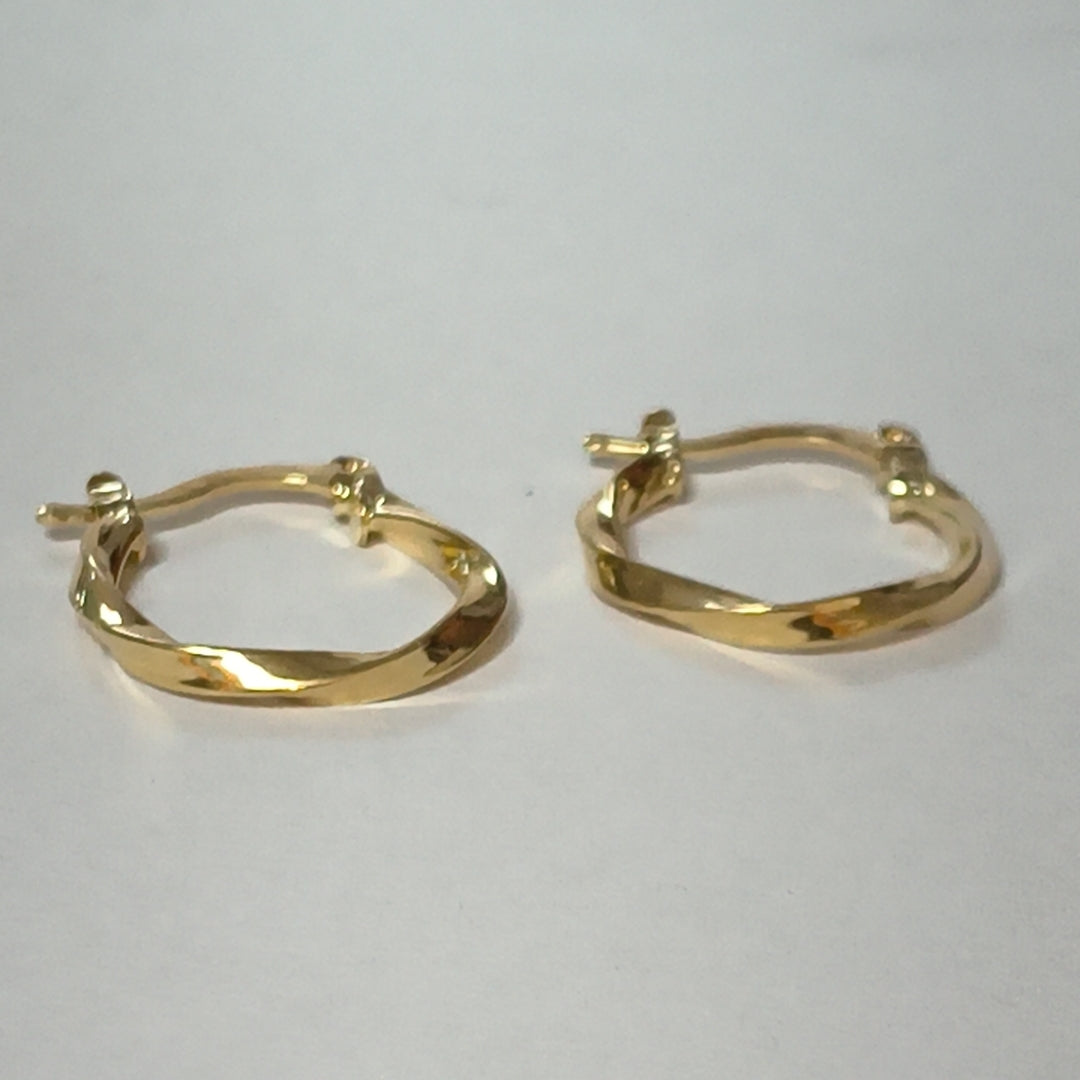 ARRACADAS PAR ORO 10 K 1.3 GRMS (SEMINUEVO)