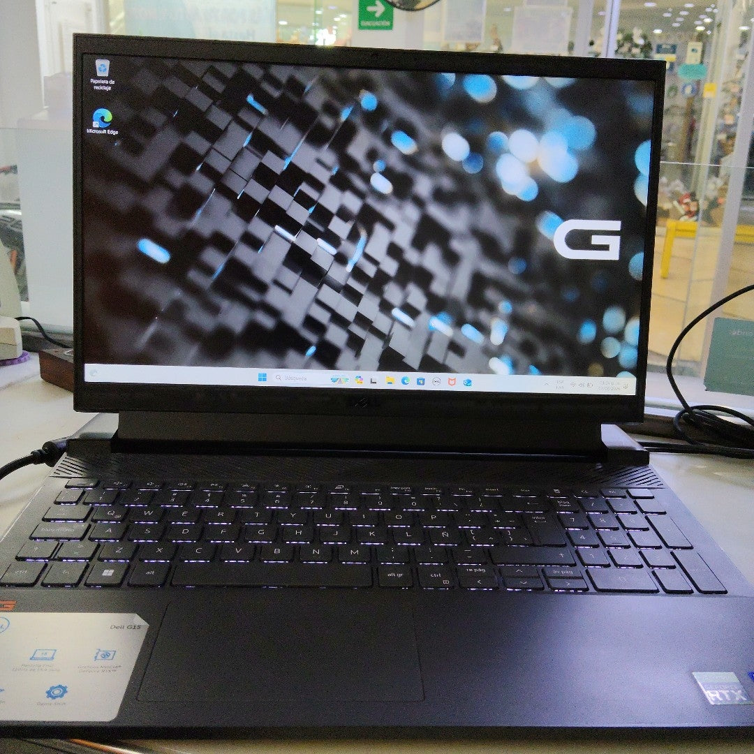 LAPTOP DELL G15 5520 (2023) 512 GB SSD 16 GB RAM (SEMINUEVO)