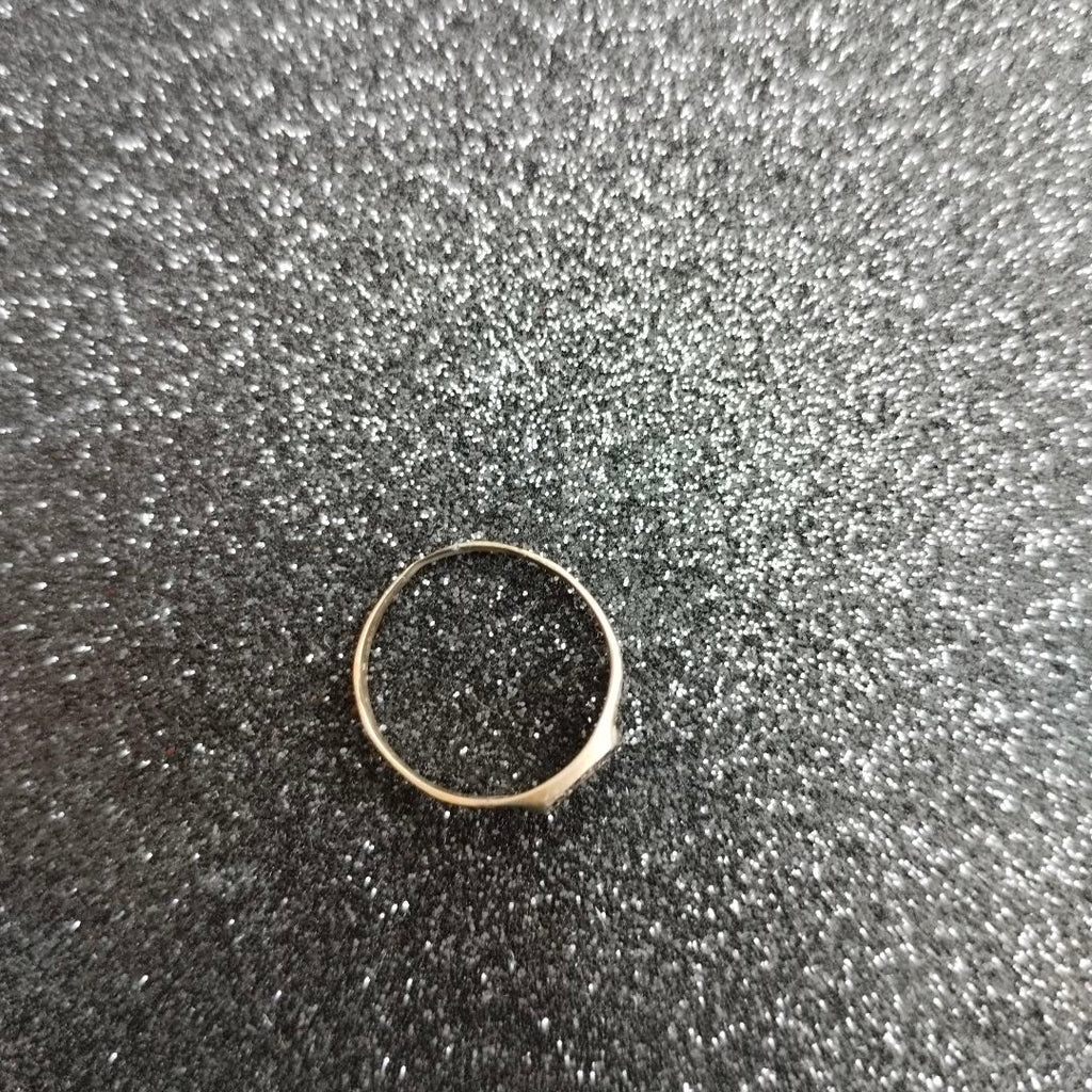 ANILLO DE GRADUACIÓN ORO 8 K 1.2 GRMS (SEMINUEVO)