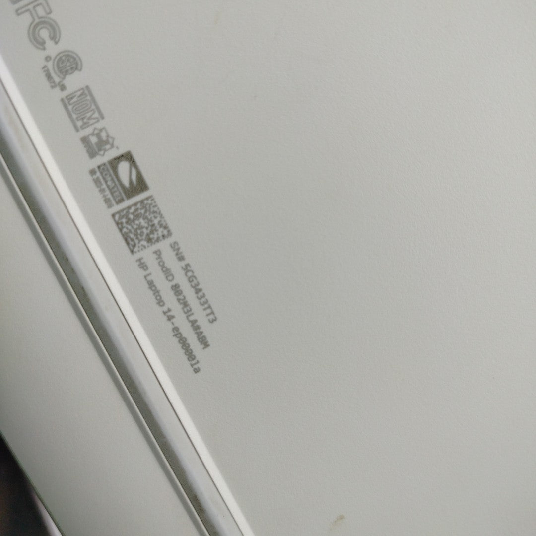 LAPTOP HP 14-EP0000LA (2023) 256 GB SSD 8 GB RAM (SEMINUEVO)