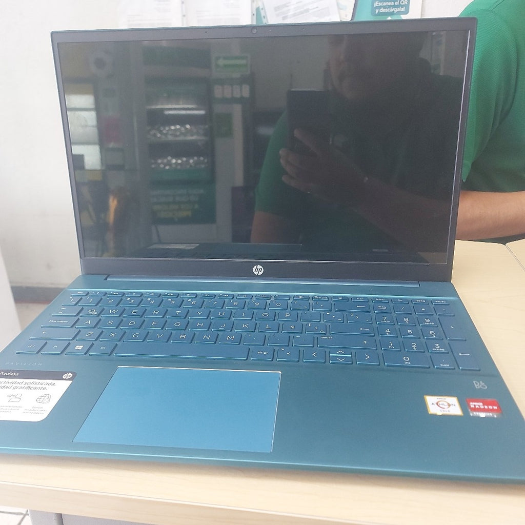 LAPTOP HP PAVILION 15-EH0001LA (2022) 512 GB SSD 8 GB RAM (SEMINUEVO)