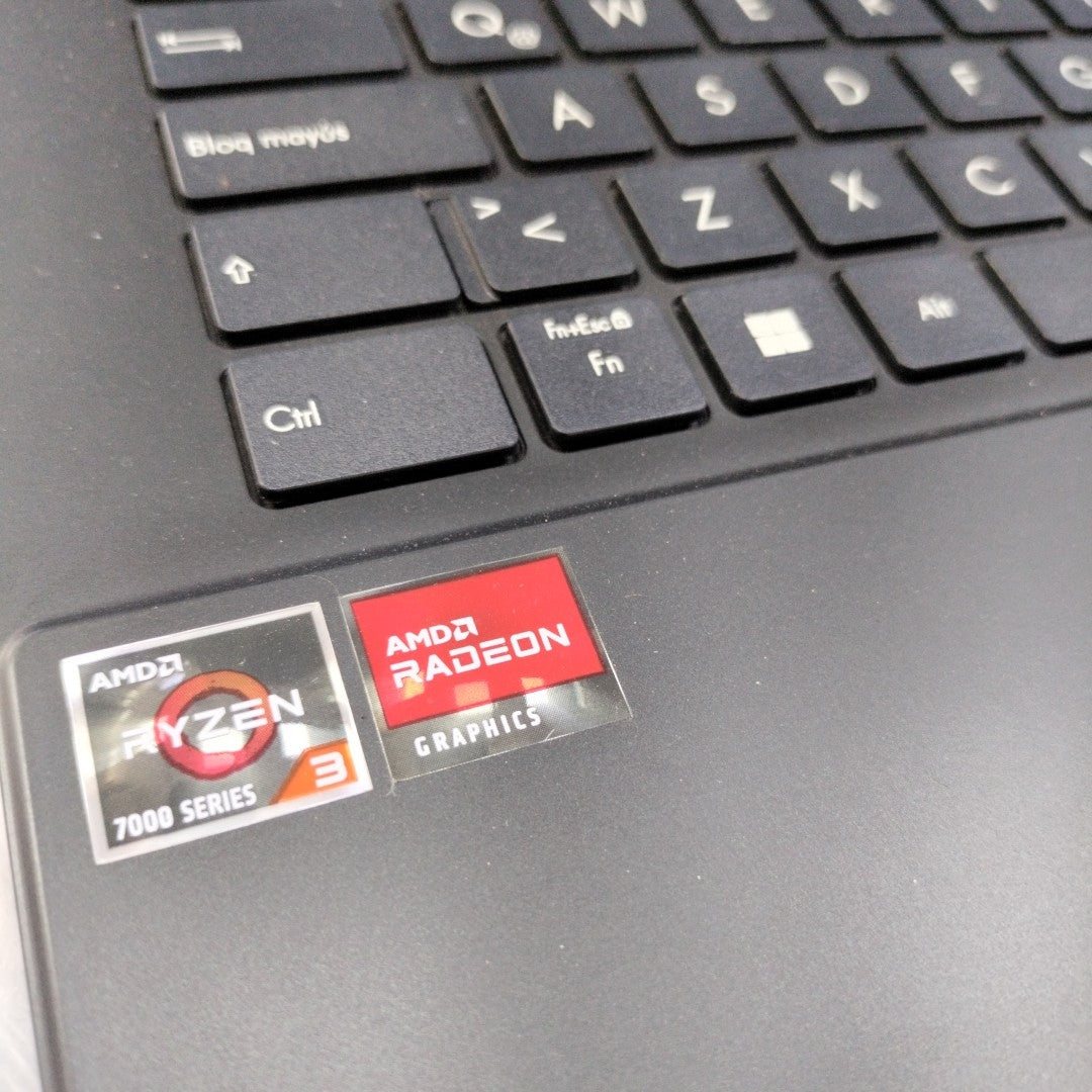 LAPTOP ASUS VIVOBOOK L1404FA-NK286W (2023) 512 GB SSD 8 GB RAM (SEMINUEVO)