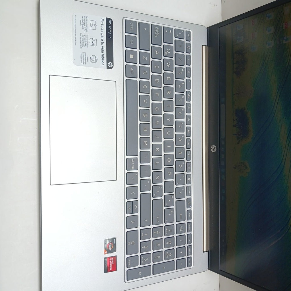 LAPTOP HP 15-FC0033LA (2025) 1 TB SSD 16 GB RAM (SEMINUEVO)