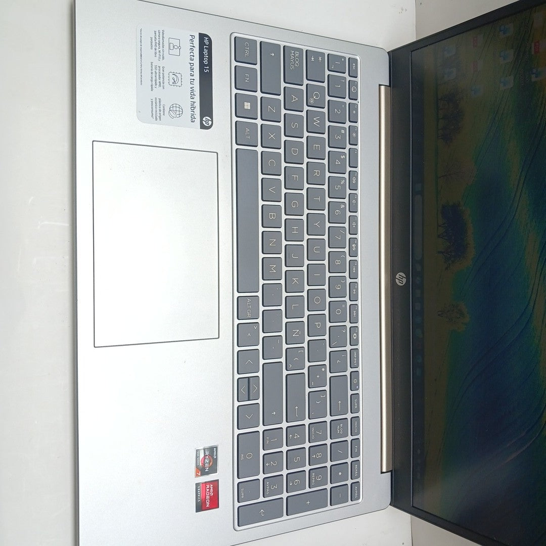 LAPTOP HP 15-FC0033LA (2025) 1 TB SSD 16 GB RAM (SEMINUEVO)