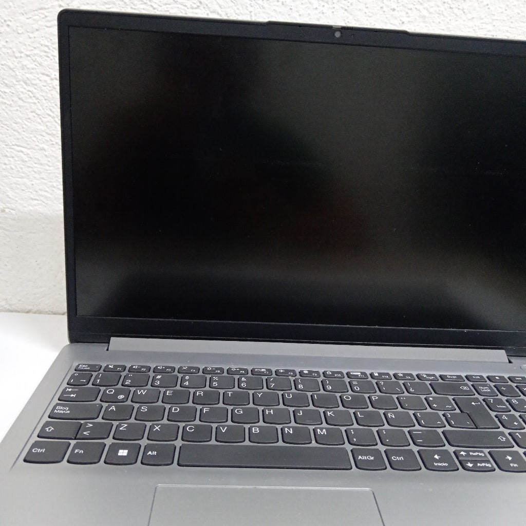 LAPTOP LENOVO IDEAPAD 1 15IGL7 (2024) 256 GB SSD 8 GB RAM (SEMINUEVO)