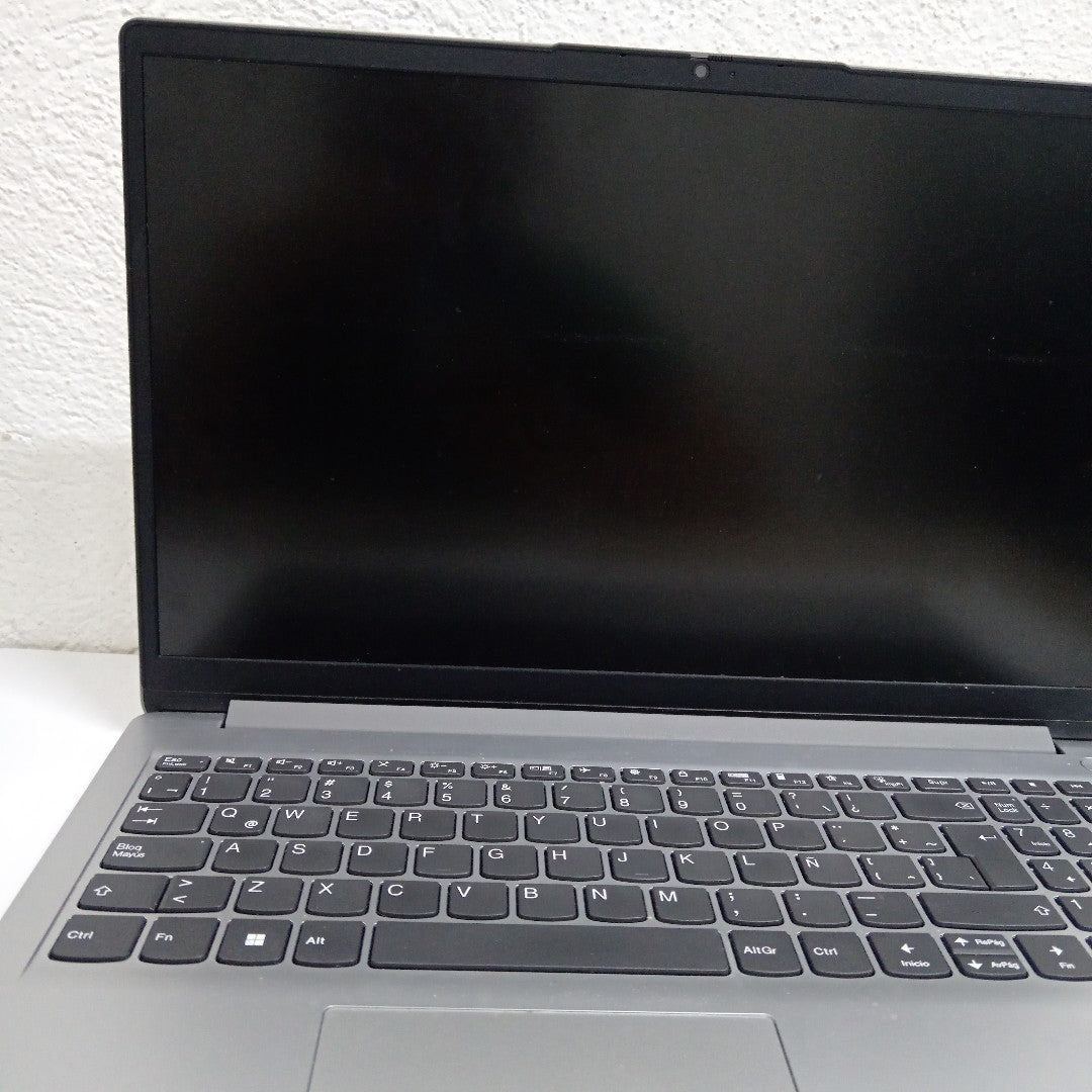 LAPTOP LENOVO IDEAPAD 1 15IGL7 (2024) 256 GB SSD 8 GB RAM (SEMINUEVO)