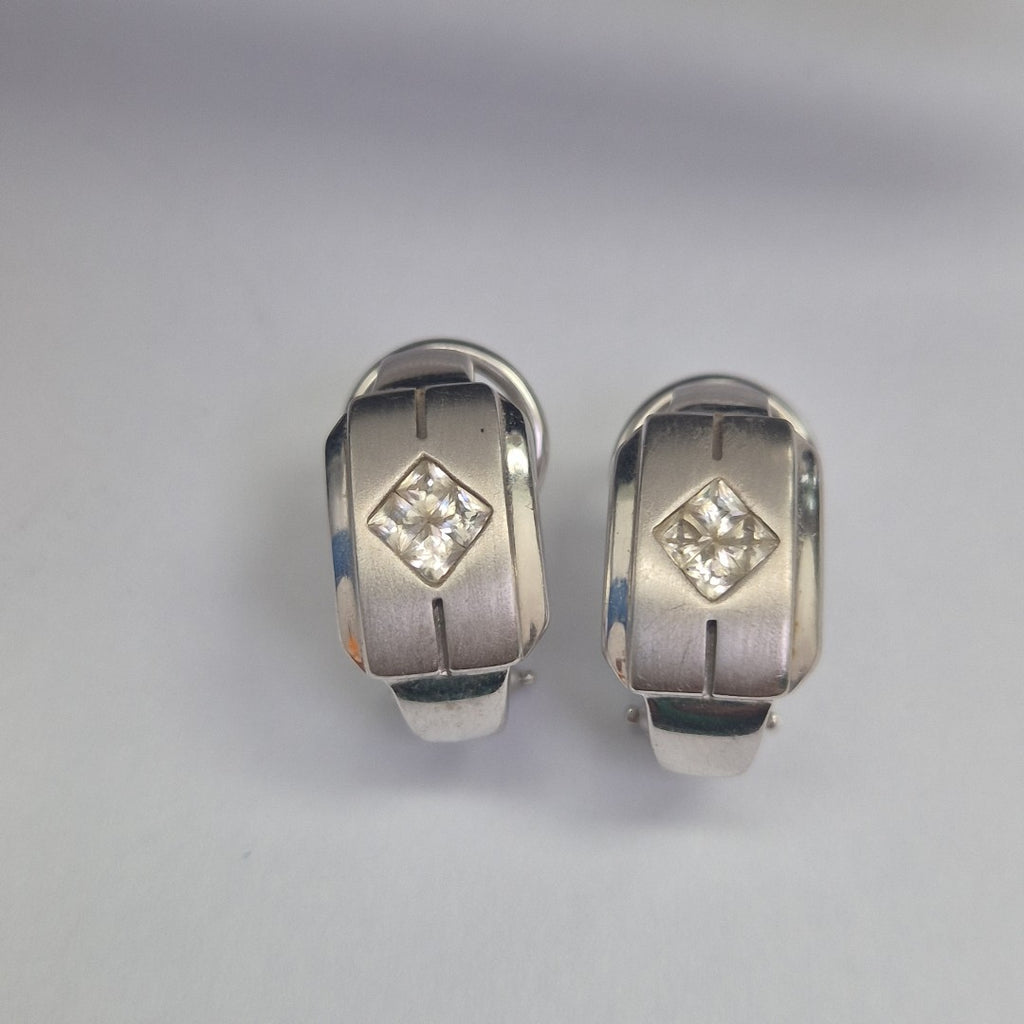ARETES PAR ORO BLANCO 14 K 7,80 GRMS (SEMINUEVO)