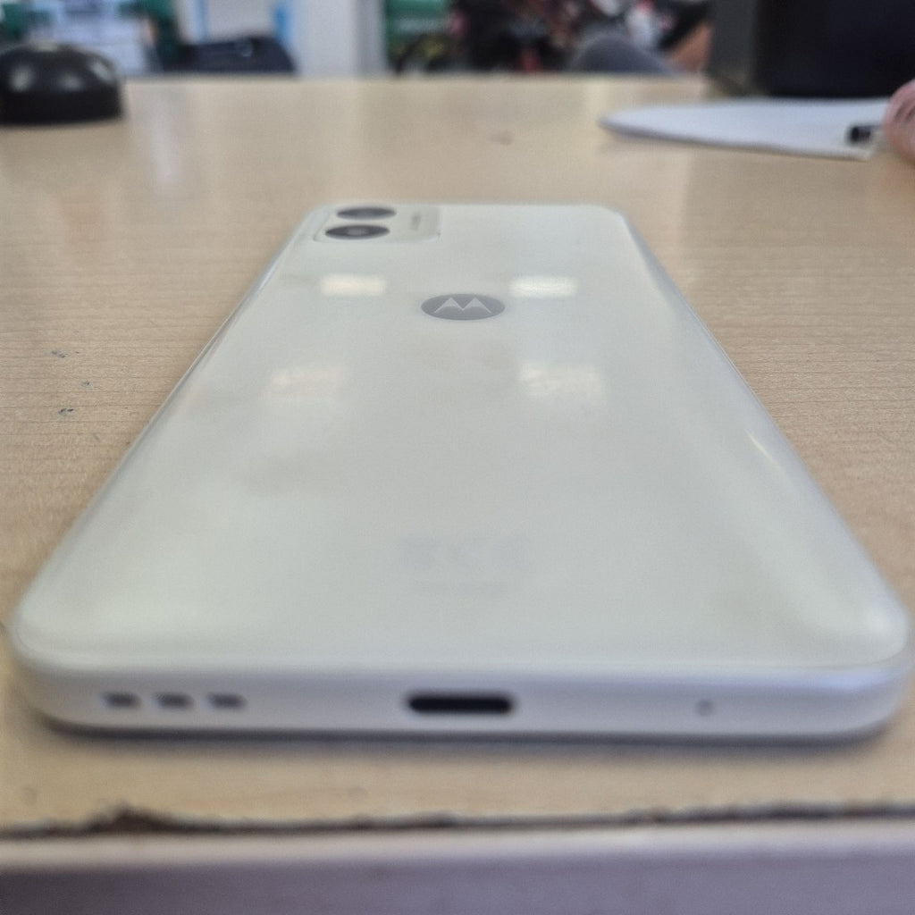 CELULAR MOTOROLA MOTO E13 XT2345-2 64 GB 2 GB RAM (SEMINUEVO)