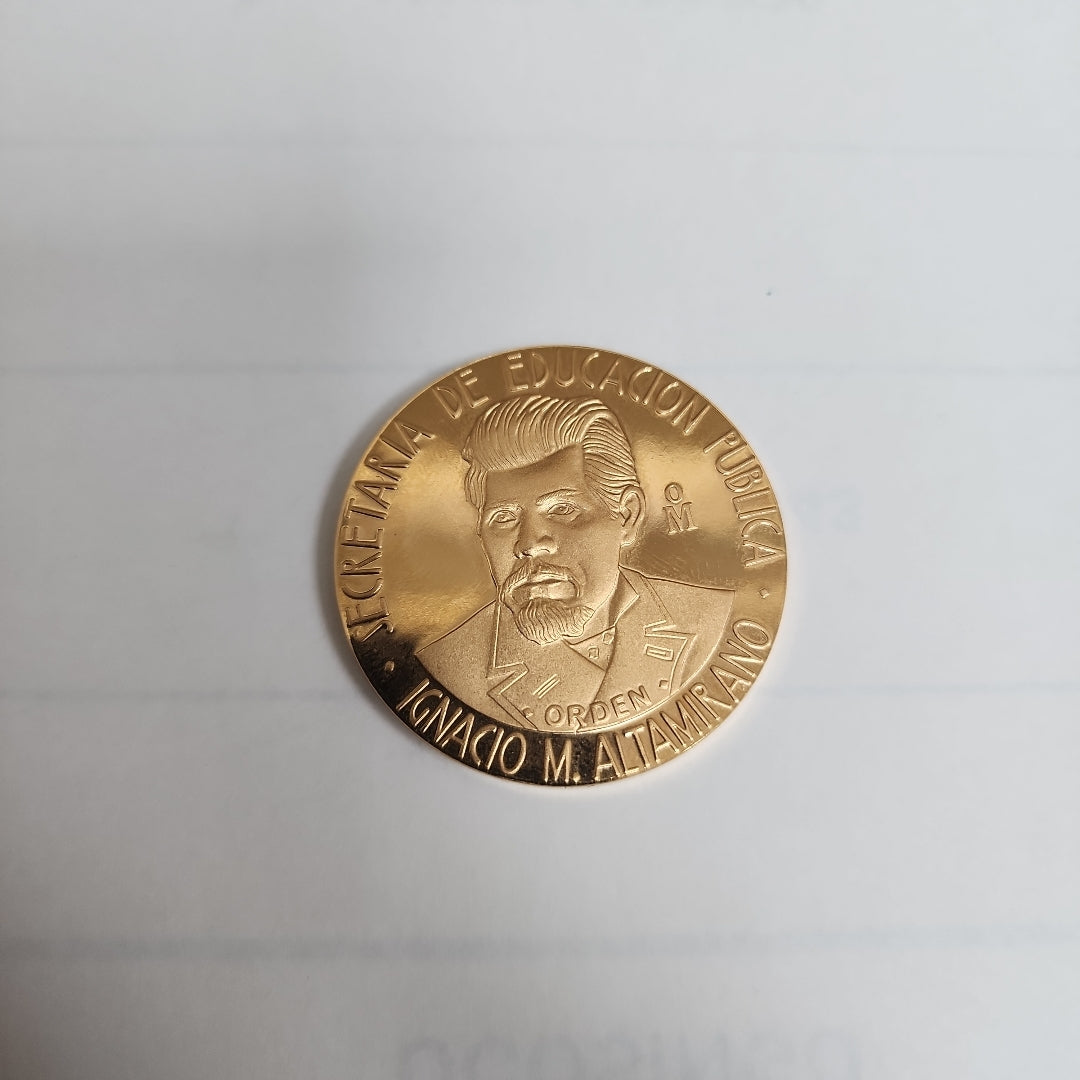 MEDALLA CONMEMORATIVA ORO 21 K 42 GRMS (SEMINUEVO)