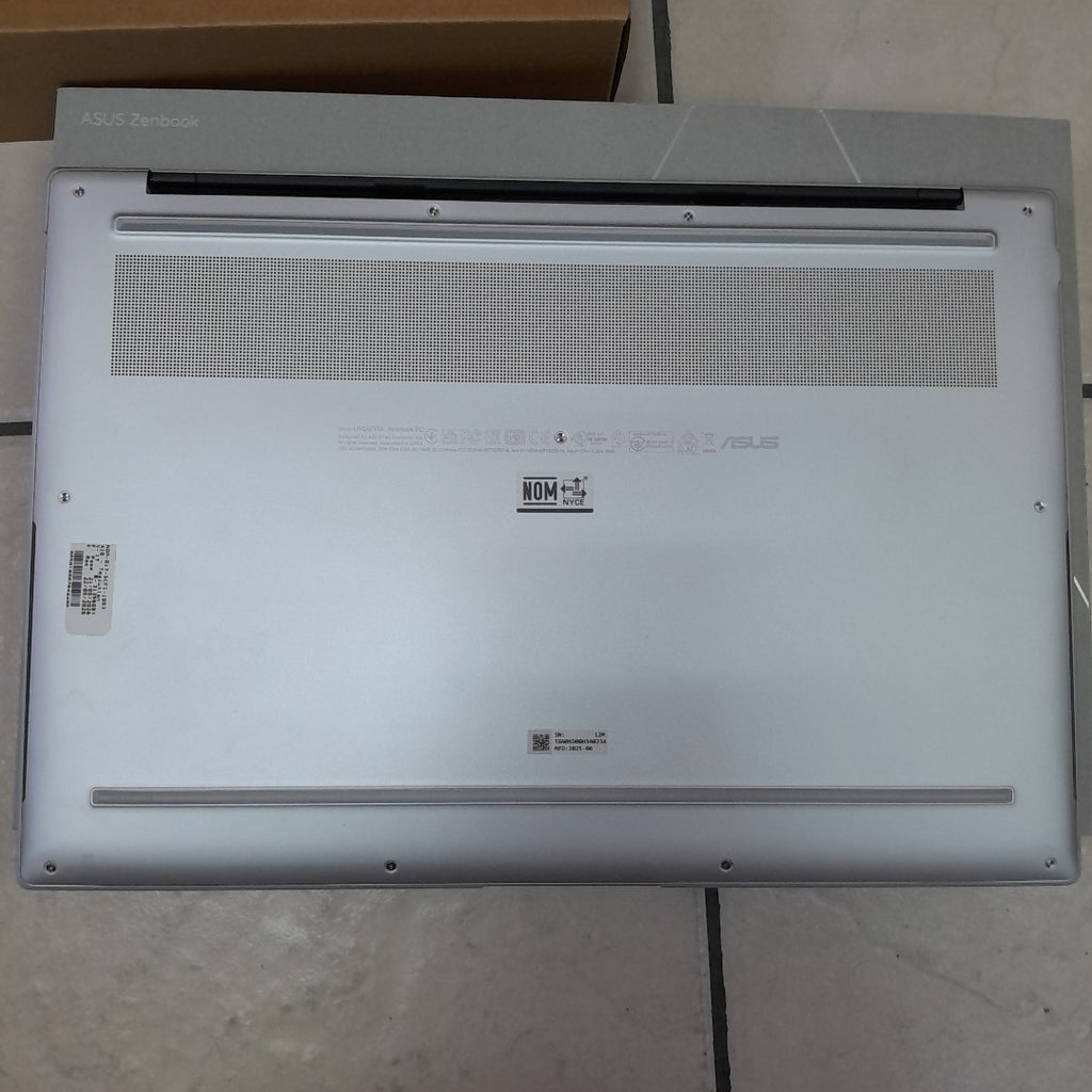 LAPTOP ASUS ZENBOOK S16 UM5606WA-RJ130W (2025) 1 TB SSD 32 GB RAM (SEMINUEVO)
