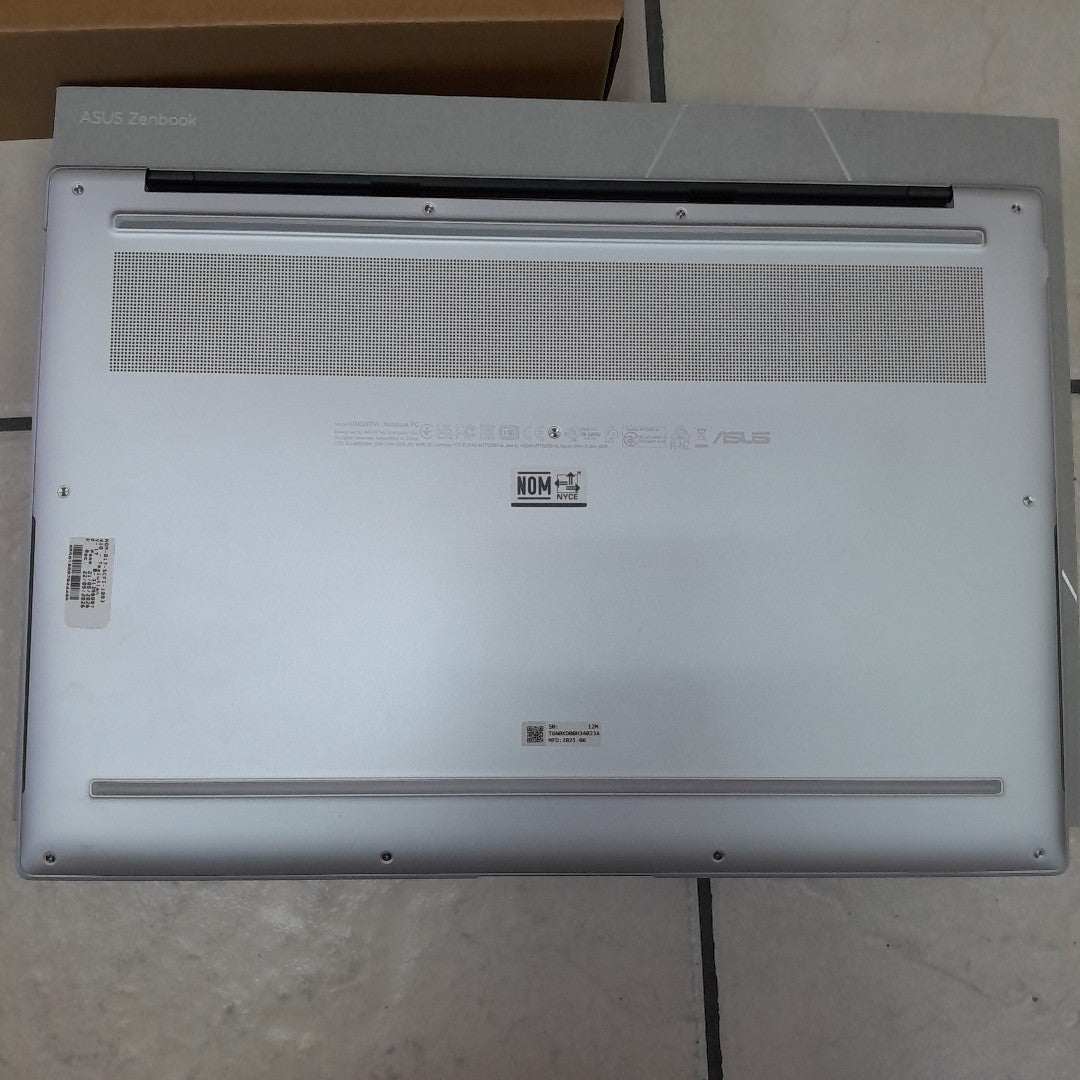 LAPTOP ASUS ZENBOOK S16 UM5606WA-RJ130W (2025) 1 TB SSD 32 GB RAM (SEMINUEVO)