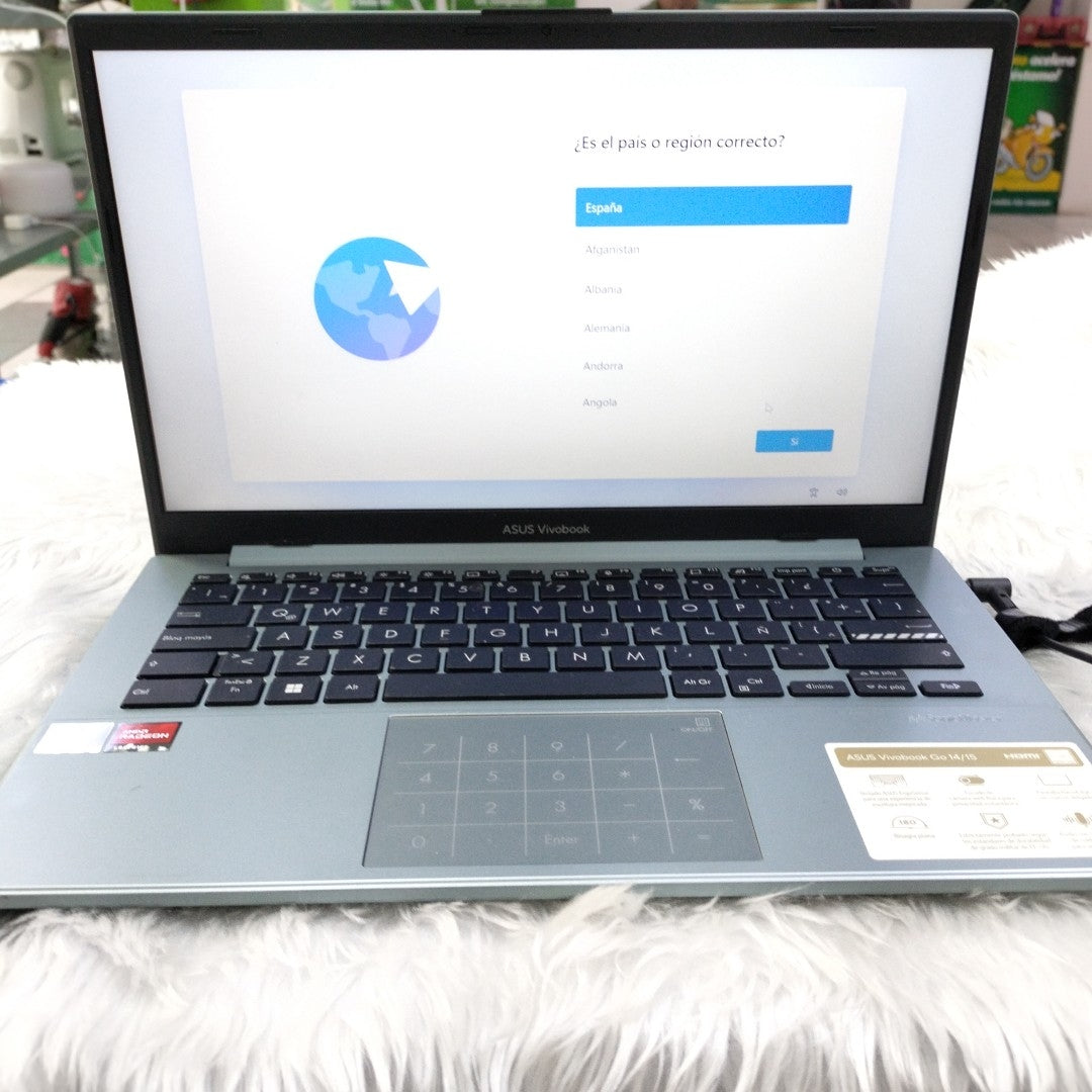 LAPTOP ASUS VIVOBOOK GO 14 L1404FA-NK587W (2024) 512 GB SSD 8 GB RAM (SEMINUEVO)
