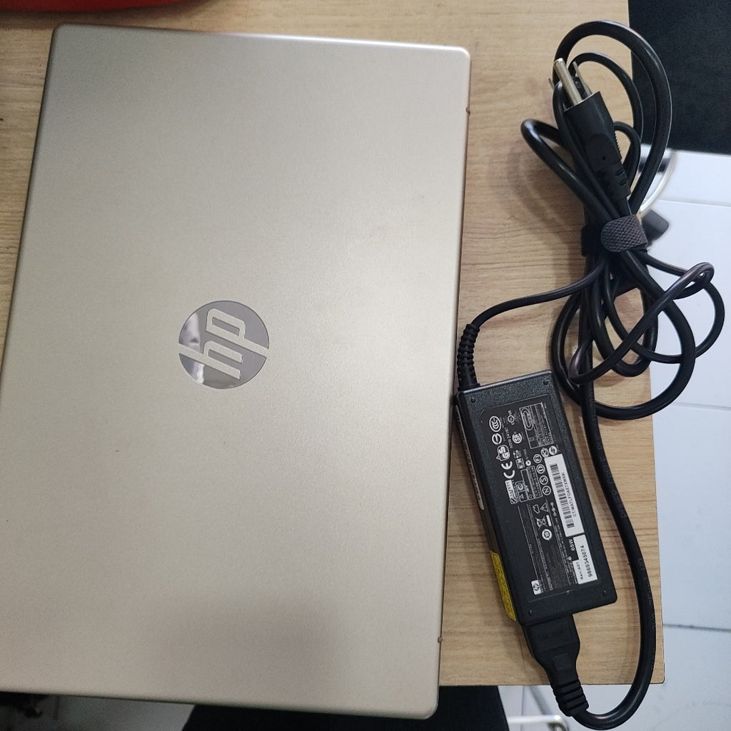 LAPTOP HP 14-EP0000LA (2023) 256 GB SSD 8 GB RAM (SEMINUEVO)