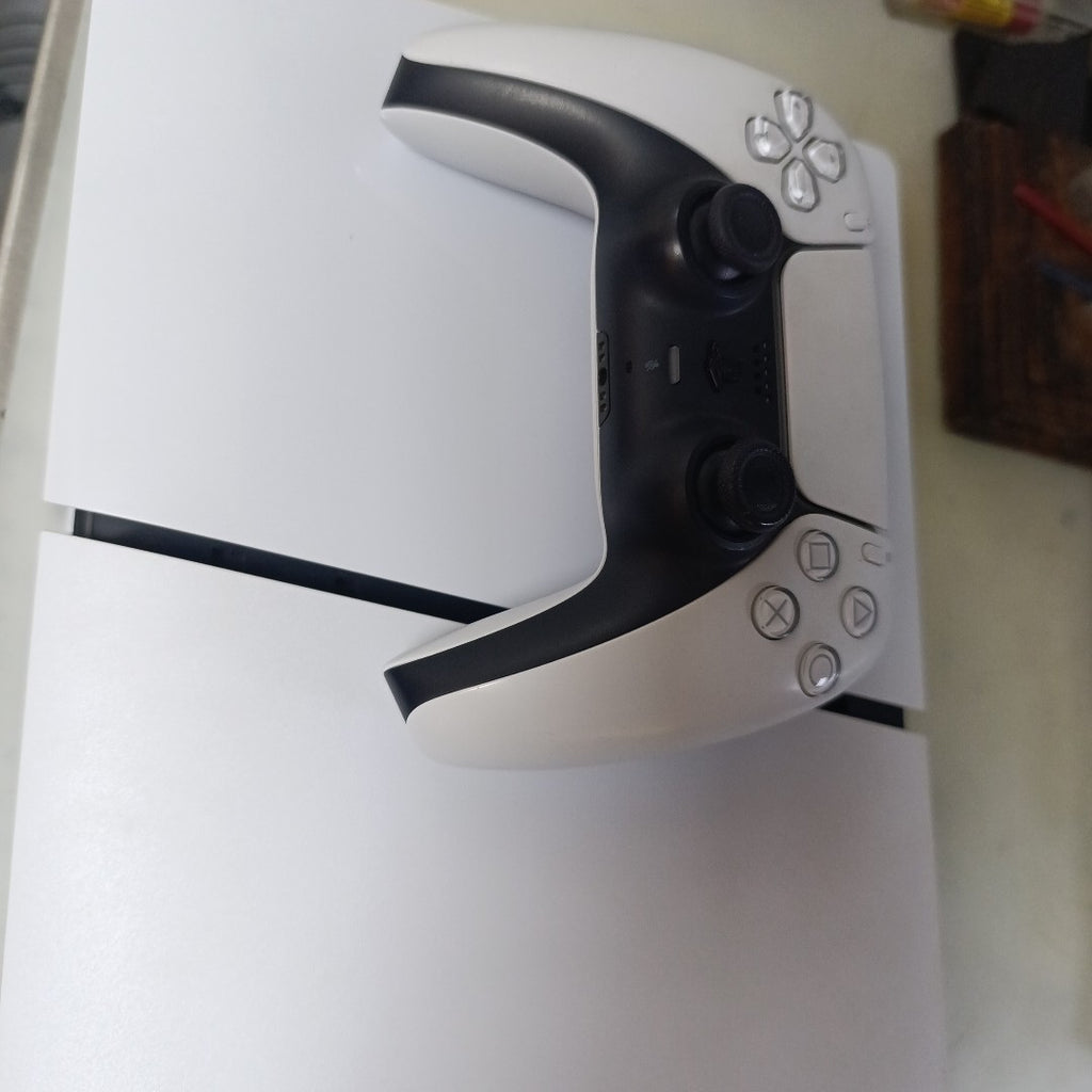CONSOLA DE VIDEOJUEGO SONY PS5 825 SSD (SEMINUEVO)