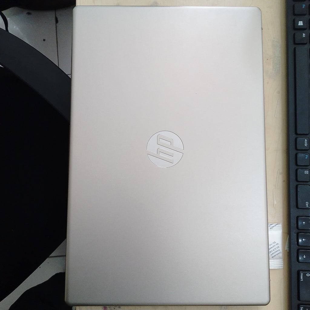 LAPTOP HP 15-FC0043LA (2024) 512 GB SSD 8 GB RAM (SEMINUEVO)