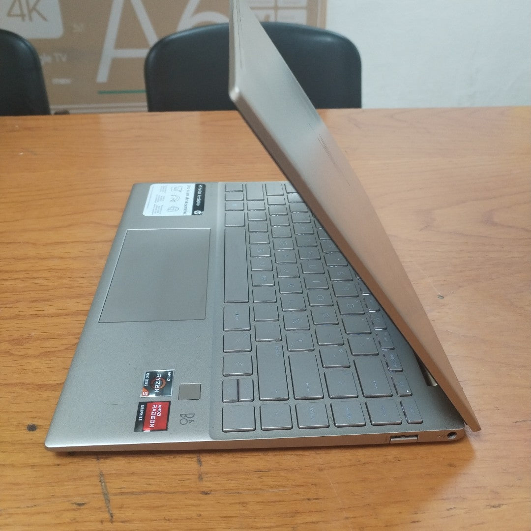 LAPTOP HP PAVILION AERO 13-BE2002LA (2024) 512 GB SSD 16 GB RAM (SEMINUEVO)