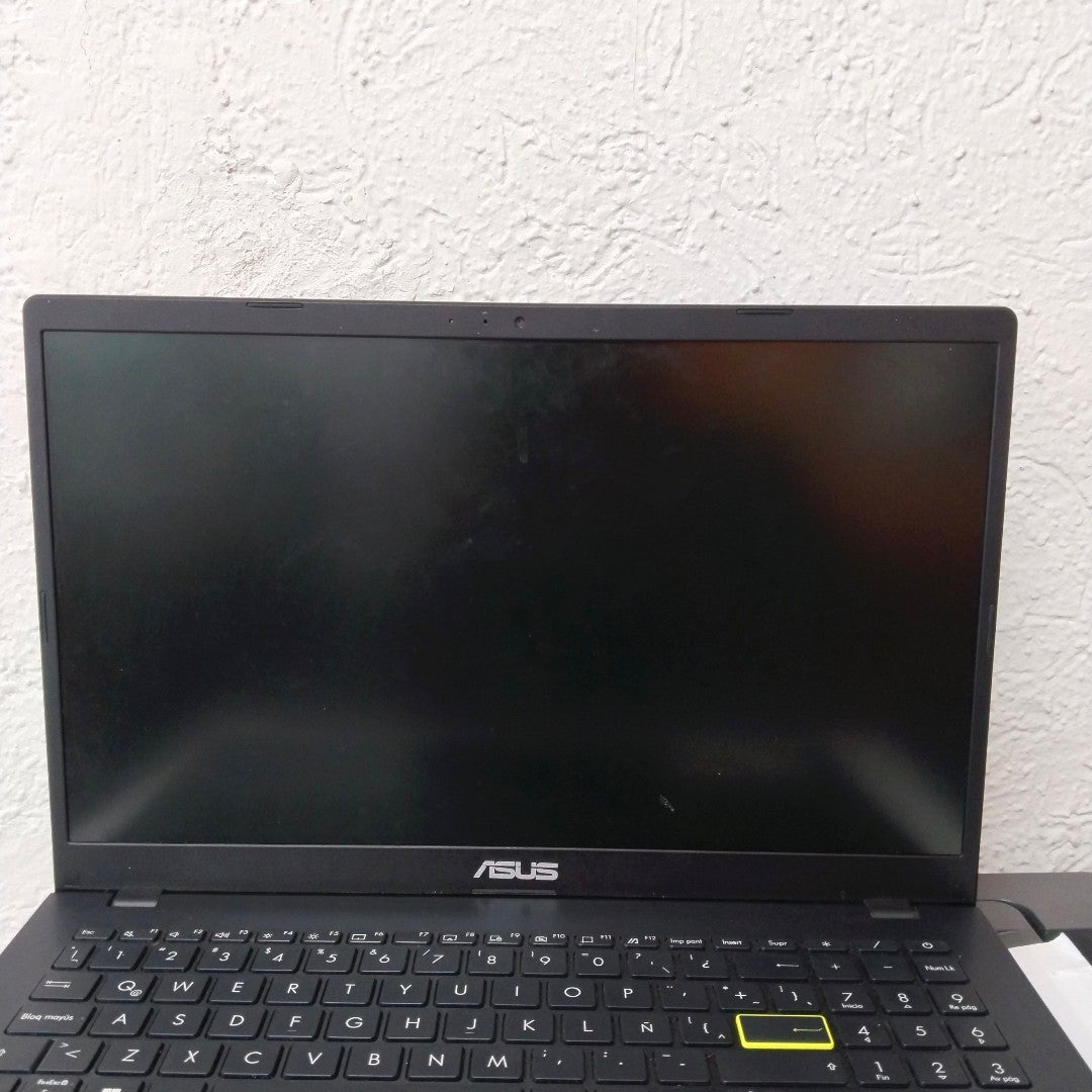 LAPTOP ASUS VIVOBOOK E510KA-BR760W (2024) 128 GB SSD 4 GB RAM (SEMINUEVO)