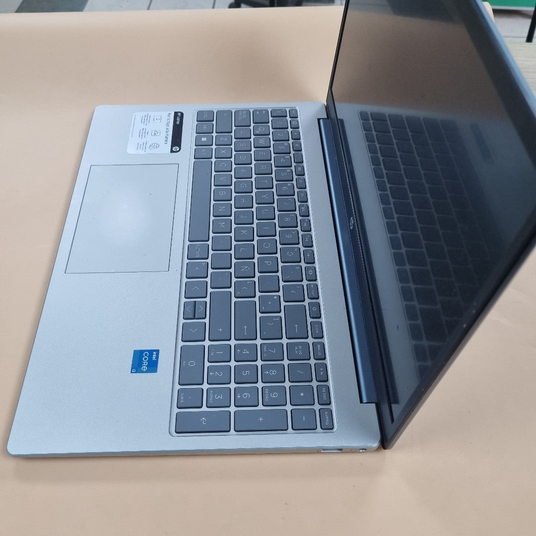 LAPTOP HP 15-FD0026LA (2024) 512 GB SSD 8 GB RAM (SEMINUEVO)