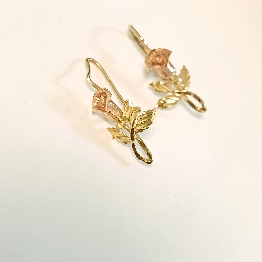 ARETES PAR ORO COMBINADO 14 K 1.7 GRMS (SEMINUEVO)