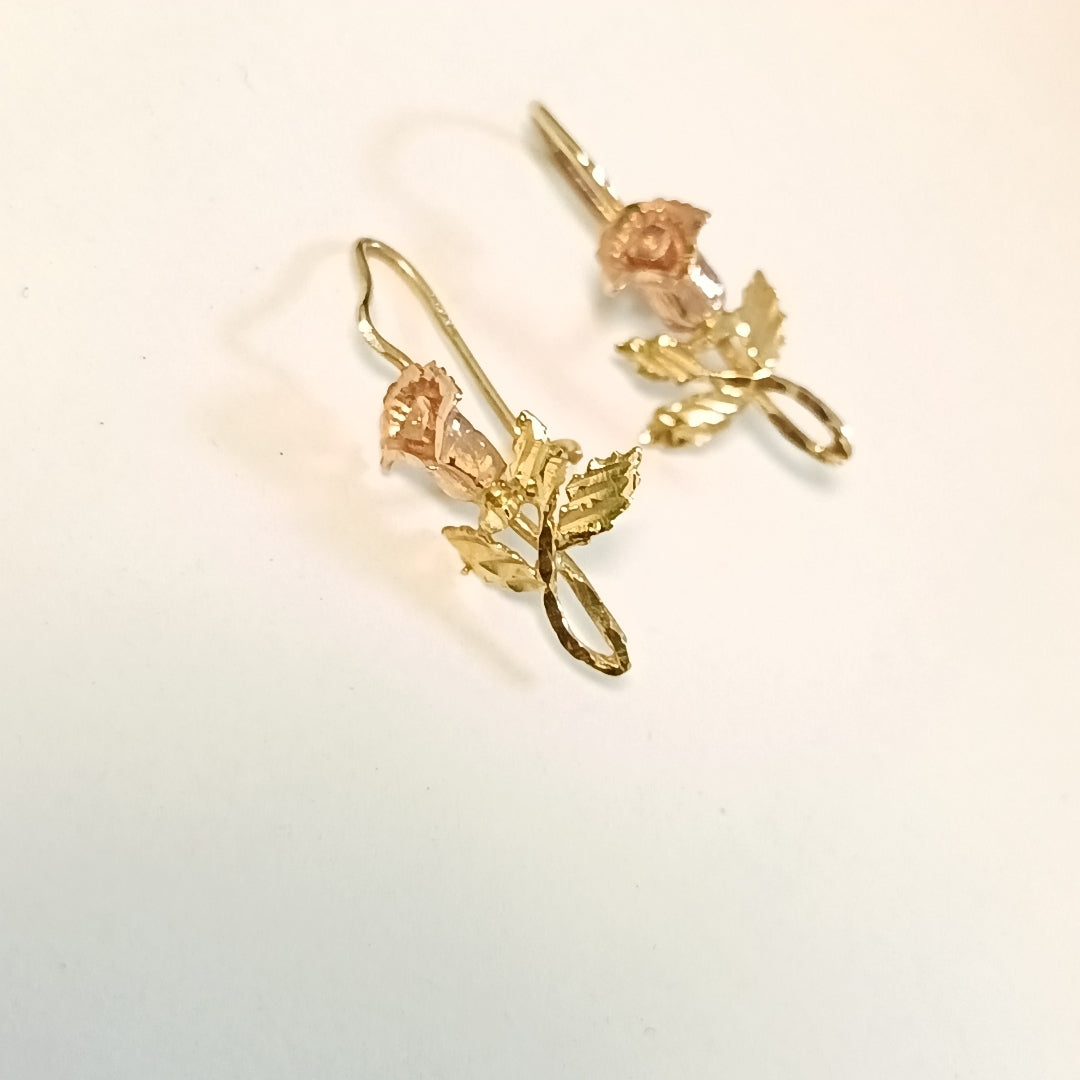 ARETES PAR ORO COMBINADO 14 K 1.7 GRMS (SEMINUEVO)