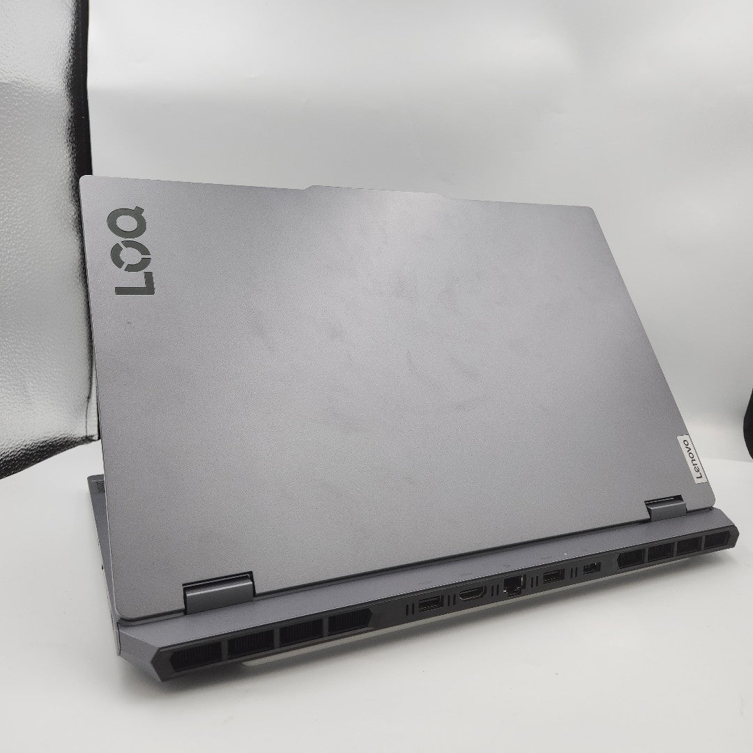 LAPTOP LENOVO LOQ 15ARP9 (2024) 512 GB SSD 8 GB RAM (SEMINUEVO)