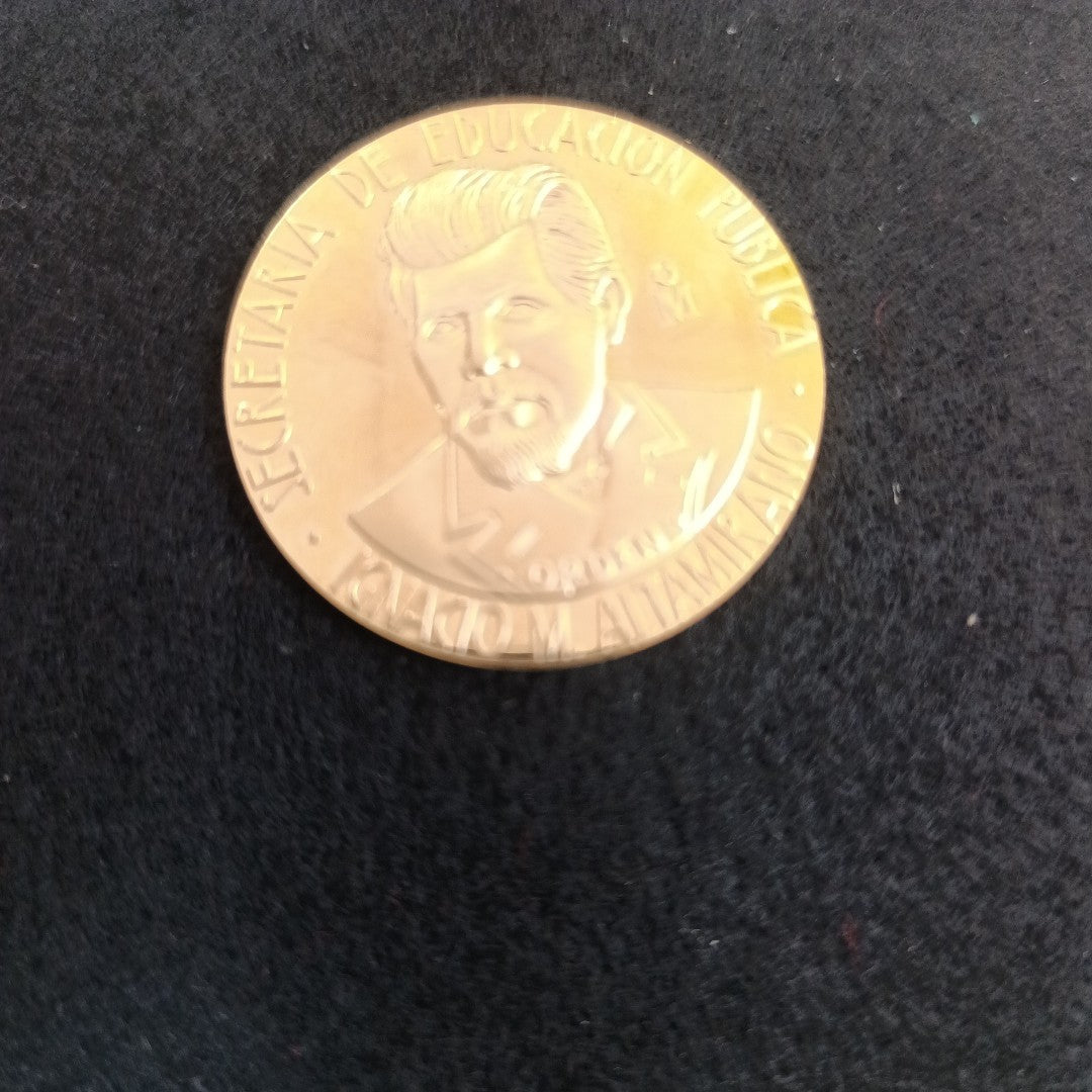 MEDALLA CONMEMORATIVA ORO 21 K 42 GRMS (SEMINUEVO)