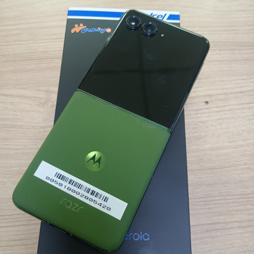 CELULAR MOTOROLA RAZR 50 ULTRA XT2451-3 (2024) 512 GB 12 GB RAM (SEMINUEVO)