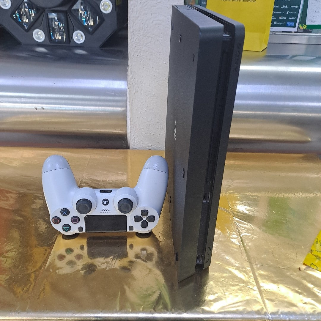 CONSOLA DE VIDEOJUEGO SONY PS4 SLIM 1 TB (SEMINUEVO)