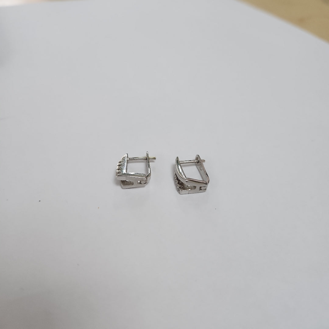 ARETES PAR ORO BLANCO 18 K 4,80 GRMS (SEMINUEVO)