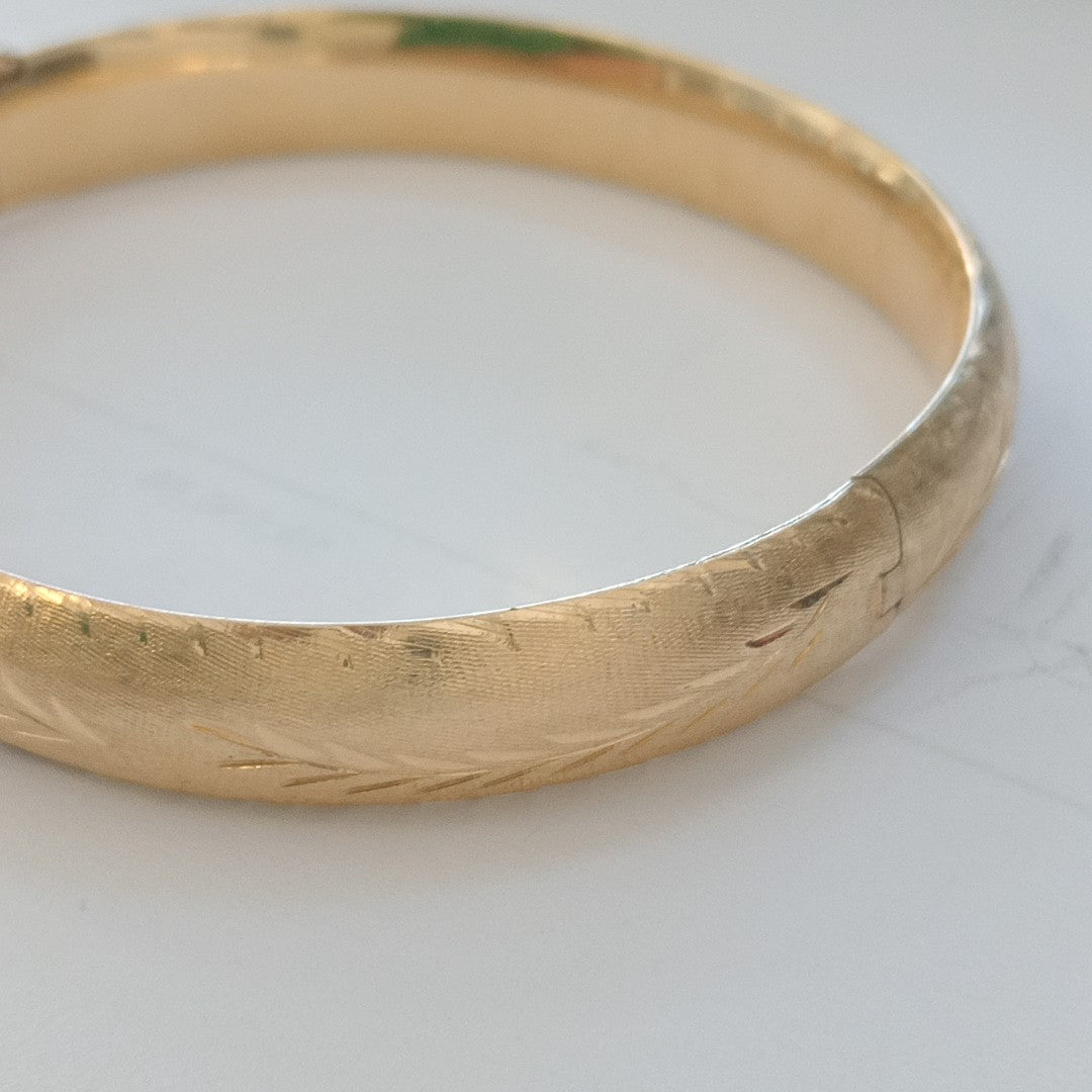 PULSERA RIGIDA ORO 10 K 10.5 GRMS (SEMINUEVO)