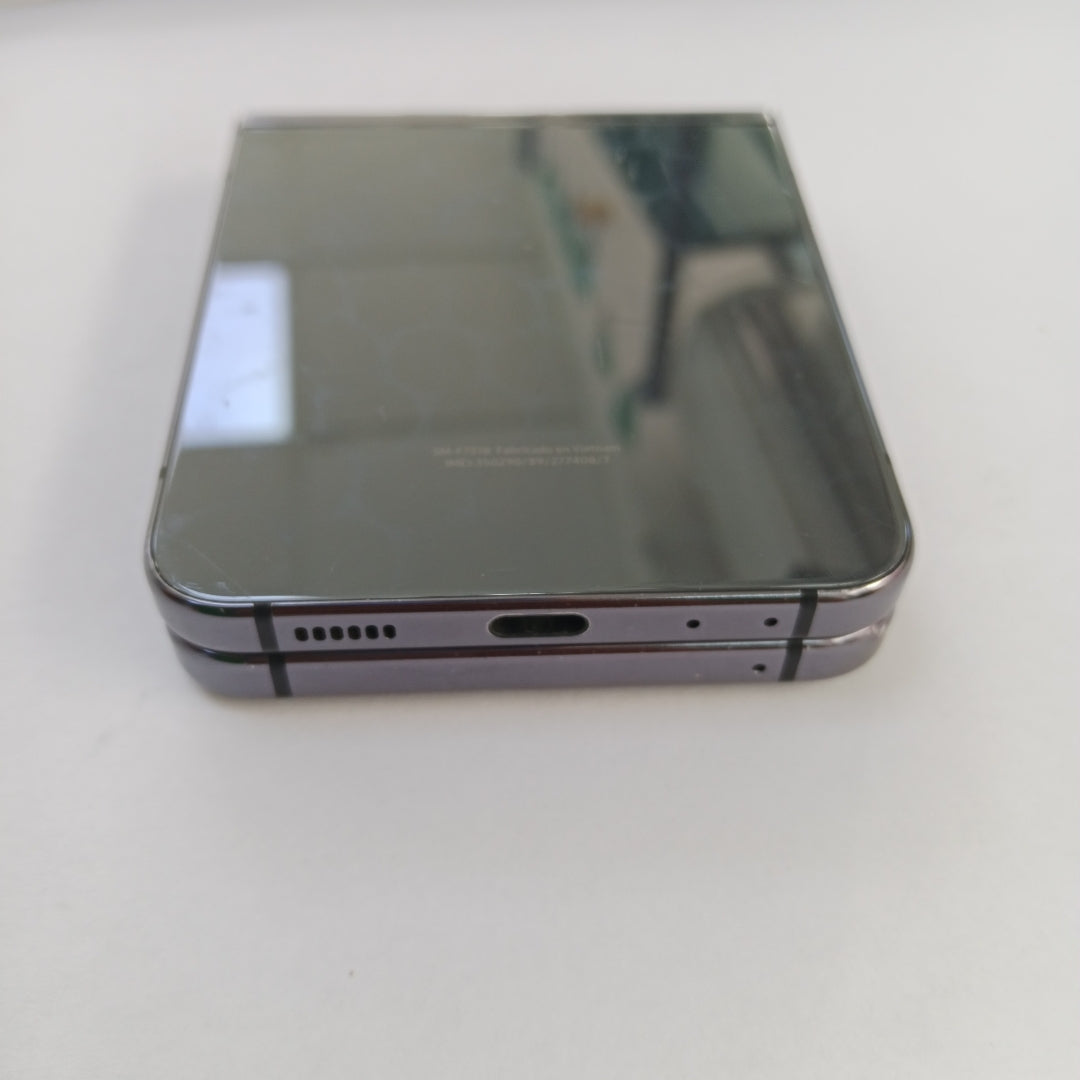 CELULAR SAMSUNG GALAXY Z FLIP 5 SM-F731B (2023) 256 GB 8 GB RAM (SEMINUEVO)