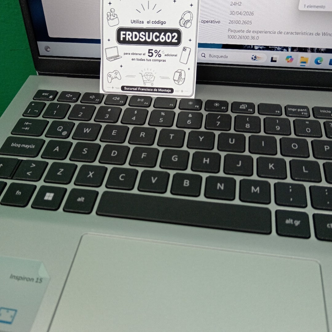 LAPTOP DELL INSPIRON 15 3520 (2024) 512 GB SSD 16 GB RAM (SEMINUEVO)
