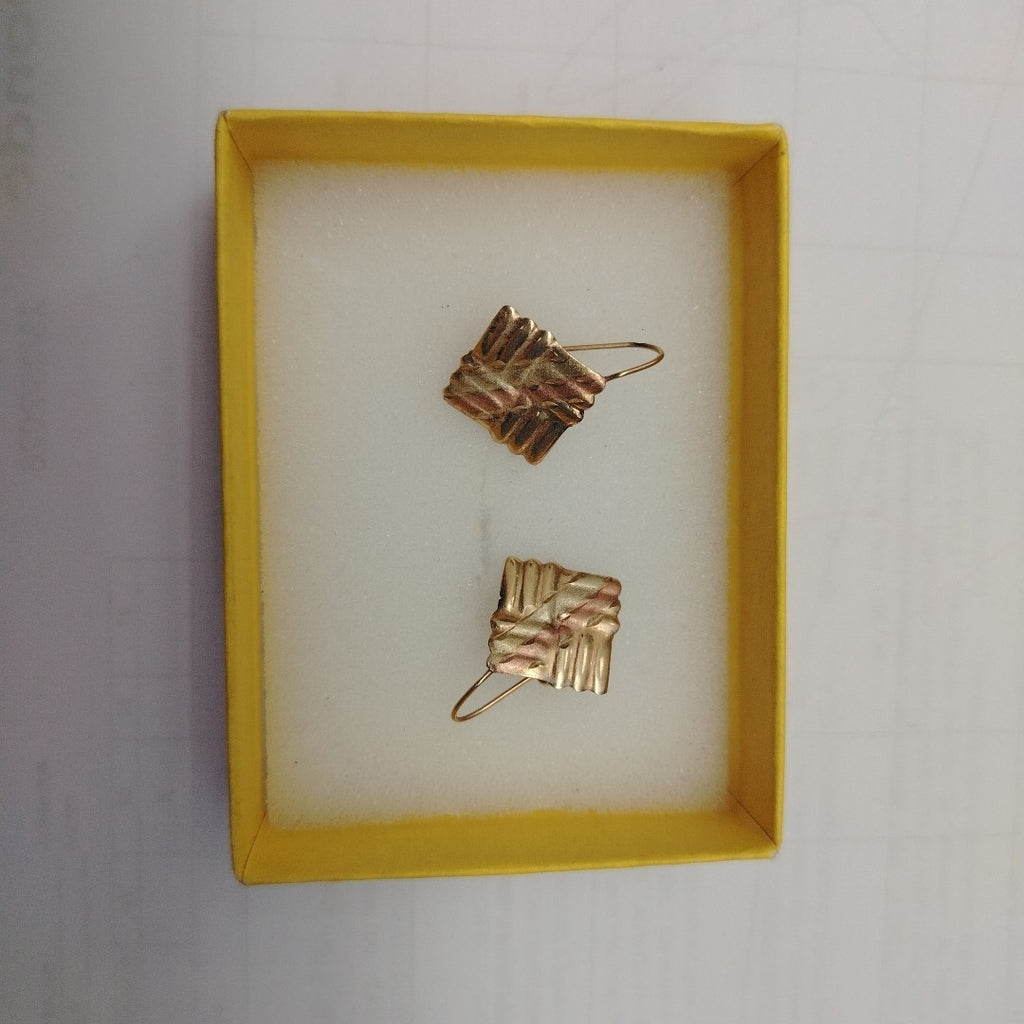 ARETES PAR ORO, RODIADO 8 K 1.5 GRMS (SEMINUEVO)