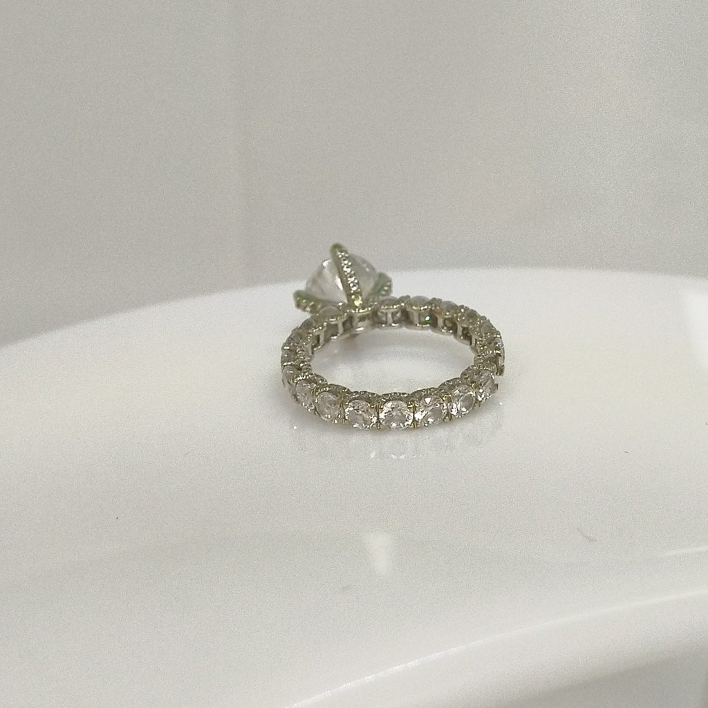 ANILLITO ORO BLANCO 14 K 3.7 GRMS (SEMINUEVO)