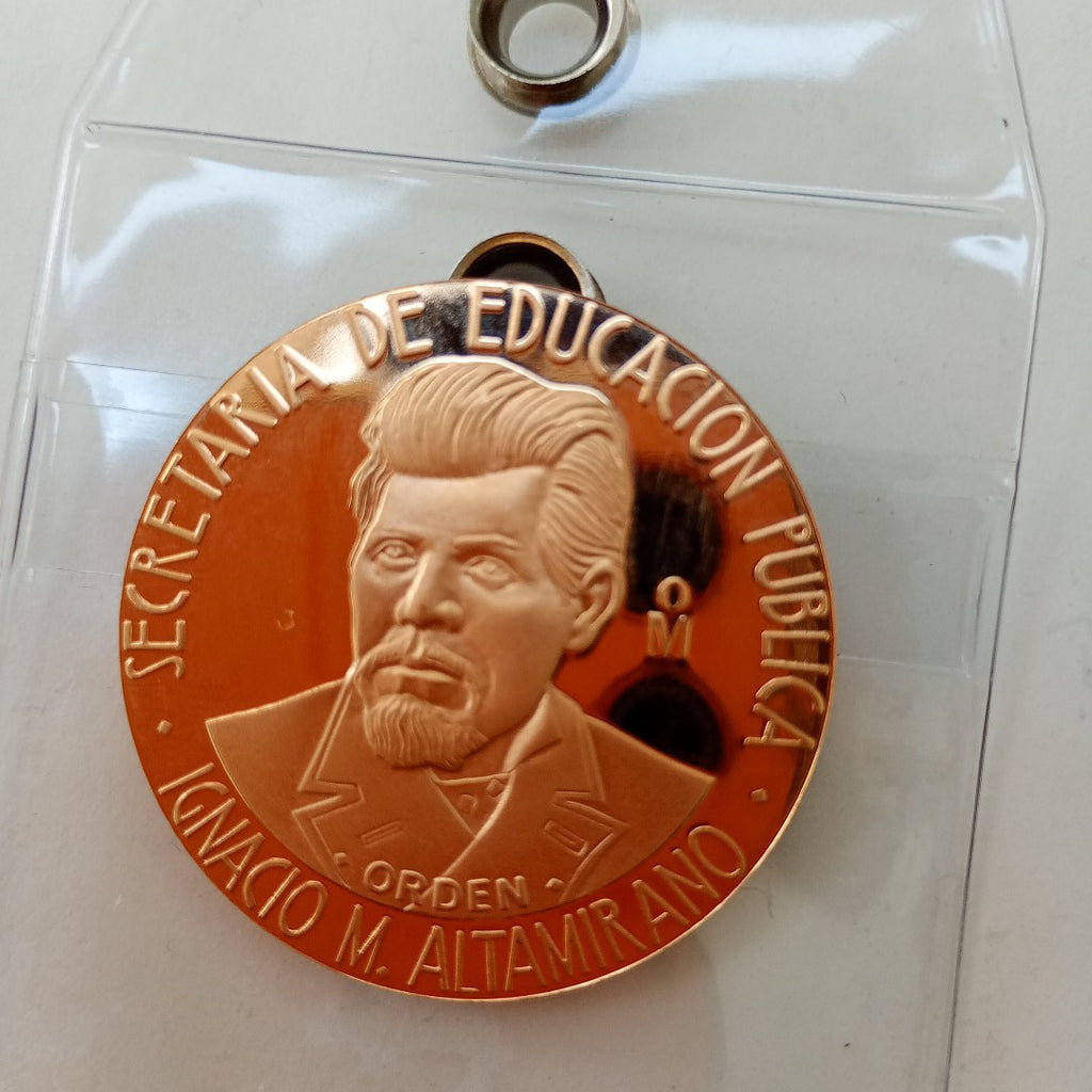 MEDALLA CONMEMORATIVA ORO 21 K 42.1 GRMS (SEMINUEVO)