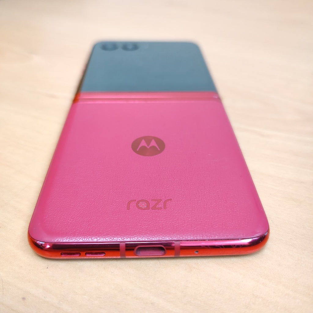 CELULAR MOTOROLA RAZR 40 ULTRA XT2321-1 (2023) 512 GB 12 GB RAM (SEMINUEVO)