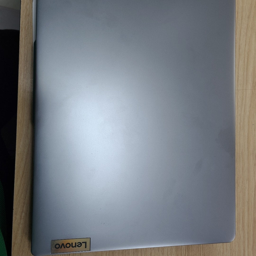 LAPTOP LENOVO IDEAPAD SLIM 3 15AMN8 (2025) 512 GB SSD 8 GB RAM (SEMINUEVO)
