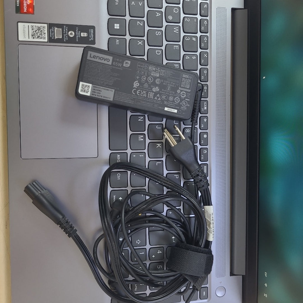 LAPTOP LENOVO IDEAPAD SLIM 3 15ABR8 (2025) 512 GB SSD 8 GB RAM (SEMINUEVO)