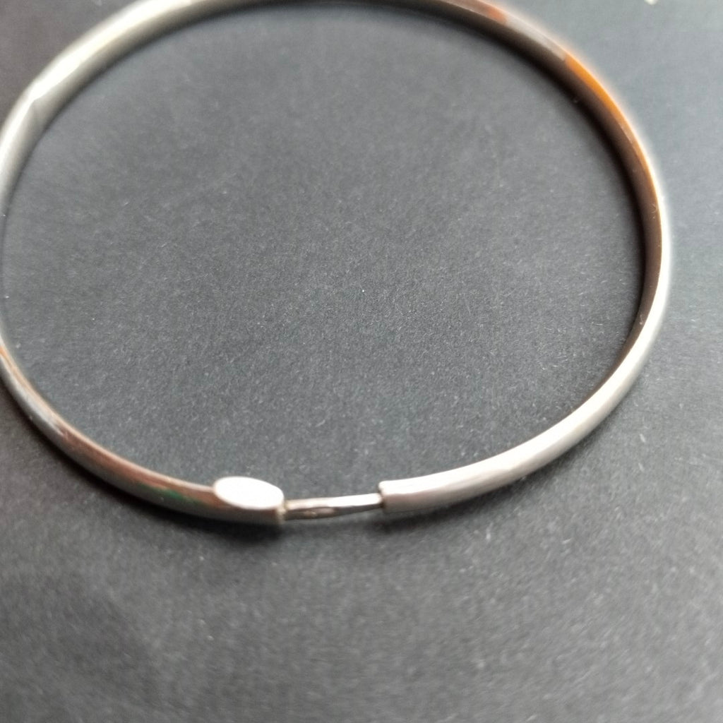 PULSERA RIGIDA ORO BLANCO 14 K 3,80 GRMS (SEMINUEVO)